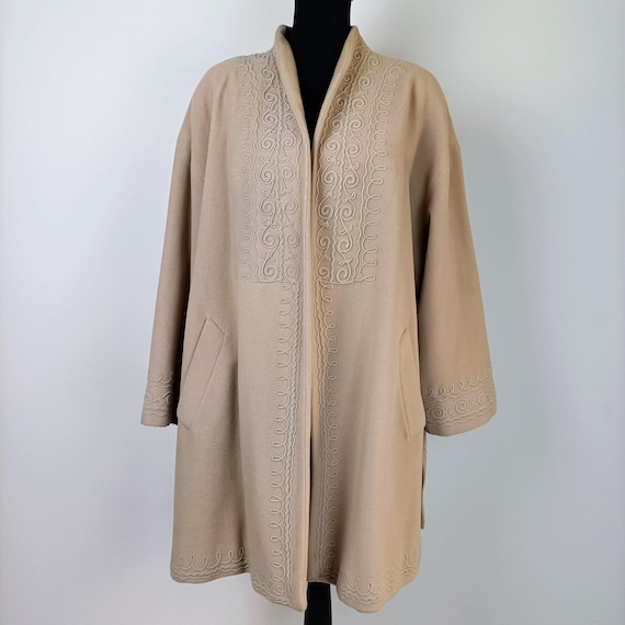 Byblos, Cappotto senza bottoni Byblos vintage 1990s, maxi cappotto a mantella in lana con ricamo elegante