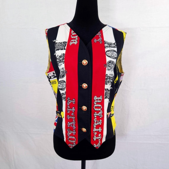 Versace Jeans Couture, Versace Jeans Couture gilet ' n' Royalty, iconico gilet Versace con fantasia Beatles