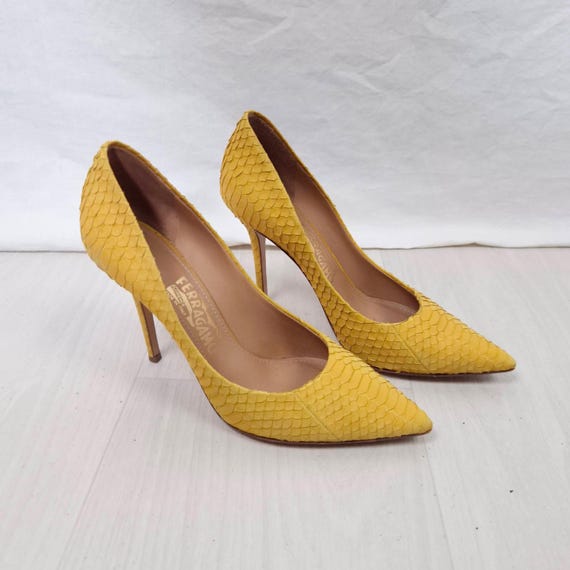 Salvatore Ferragamo Yellow Pointed-toe Shoes, Ferragamo  display picture 3