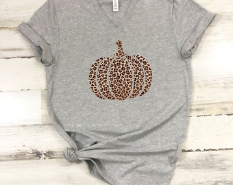 Pumpkin tshirts for Women, leopard print Pumpkin Shirt, Women's Graphic Tee, Cute Fall Shirts, Thanksgiving Shirt, Pumpkin spice