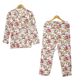 Cotton Bridesmaids Pajamas Bridesmaids PJs Personalized Gift Loungewear Pajamas Bridal Party Pajama Set Floral Design Night Suit for Womens