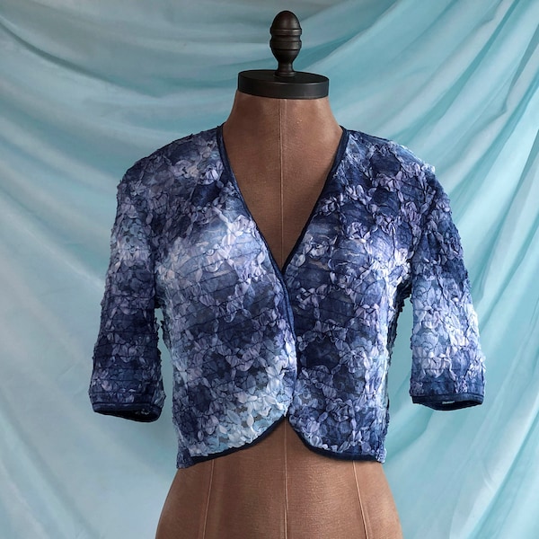 Veste boléro pour femme, effet tie-dye, vintage finlandaise des années 90 par Fantesca, dentelle bleu indigo, cardigan bohème, taille moyenne M EUR38 UK10 US6