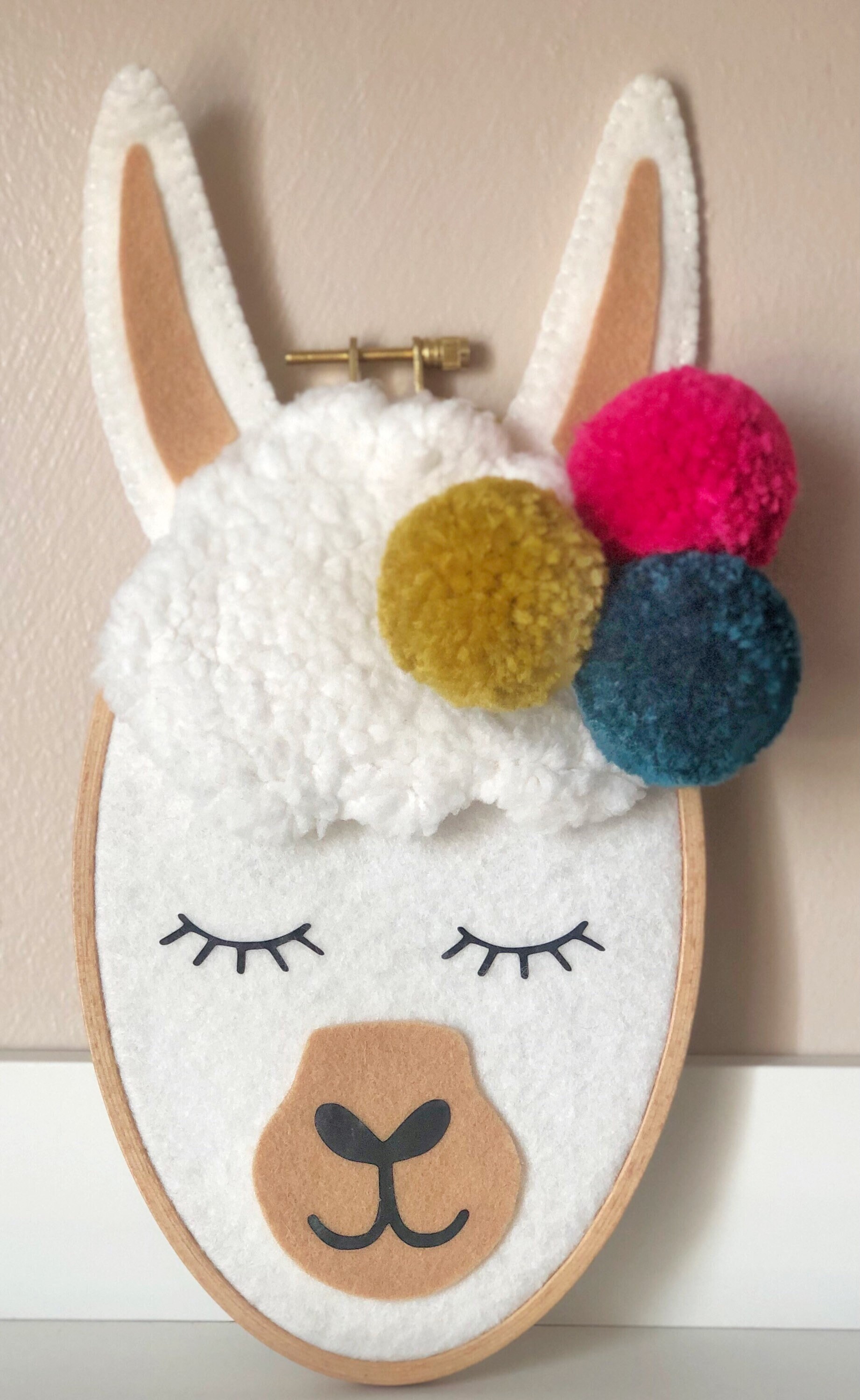 Cadre Décoratif en Feutrine/Lama Aux Pompons