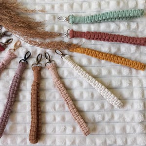 Macrame Wristlet Keychain, Colorful Key Holder, Fiber Keychain, Boho Handmade Macrame Accessories, Keyring Women, Phone Holder, Lanyard