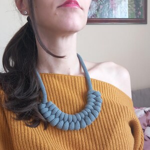 Blauwe ketting gevlochten touw: boho-slabketting van gerecycled katoen