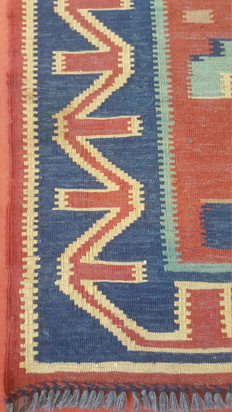 vintage turkish kilim size is in feet 4.8 x 3.2