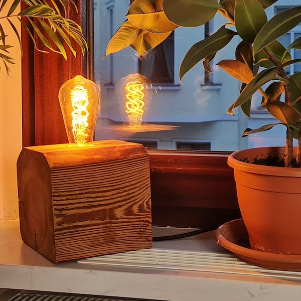 Lampe aus Holz, Balkenlampe, Tischlampe, Beleuchtung, Upcycling, Holzlampe, Retrolampe, Einzelstück, Unikat, Lampe, LED-Lampe