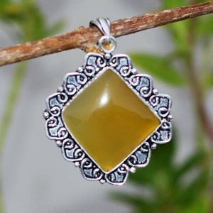 Beautiful yellow agate pendant,silver plated pendant,square onyx,yellow onyx,yellow agate,yellow agate jewelry,special present,lady pendant