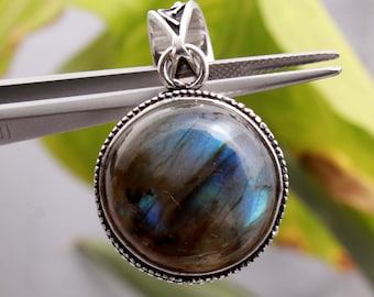 Best quality labradorite pendant, silver plated, blue labradorite pendant,round labradorite pendant,labradorite,birthstone jewelry,11 gram.