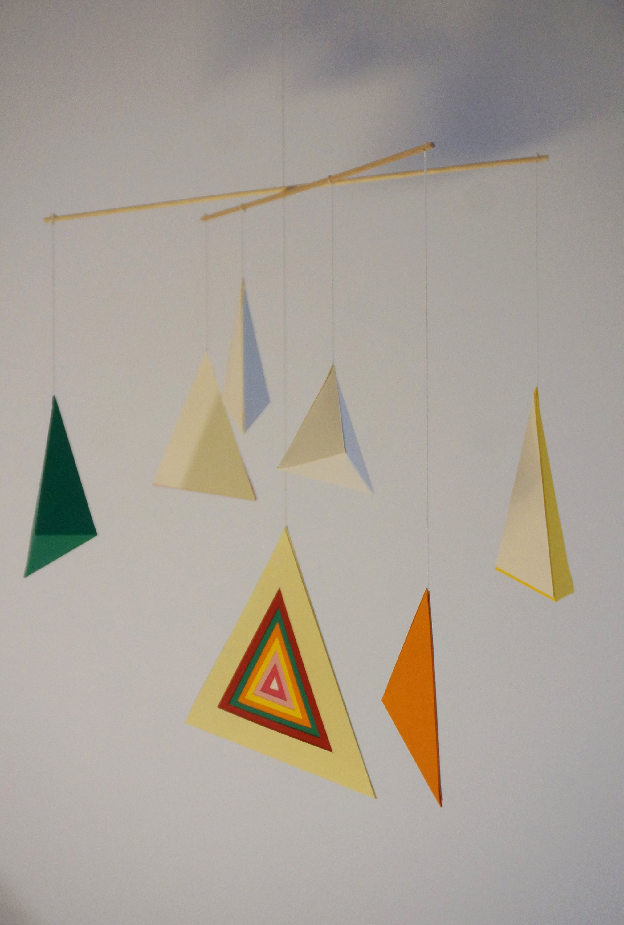 Mobile Géométrique Ivoire et Multicolore