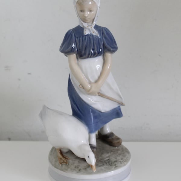 Royal Copenhagen Goose Girl Figurine #527 Made in Denmark