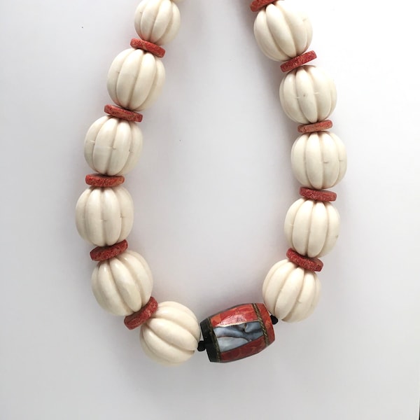 Vtg Pauline Rader Carved Beaded Necklace