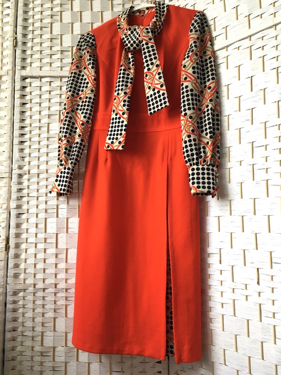Vtg 1960s/1970s Orange and Navy Polka Dot Dress  … - image 2