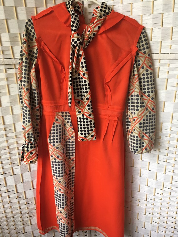 Vtg 1960s/1970s Orange and Navy Polka Dot Dress  … - image 9