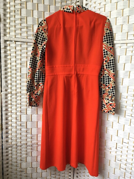Vtg 1960s/1970s Orange and Navy Polka Dot Dress  … - image 5