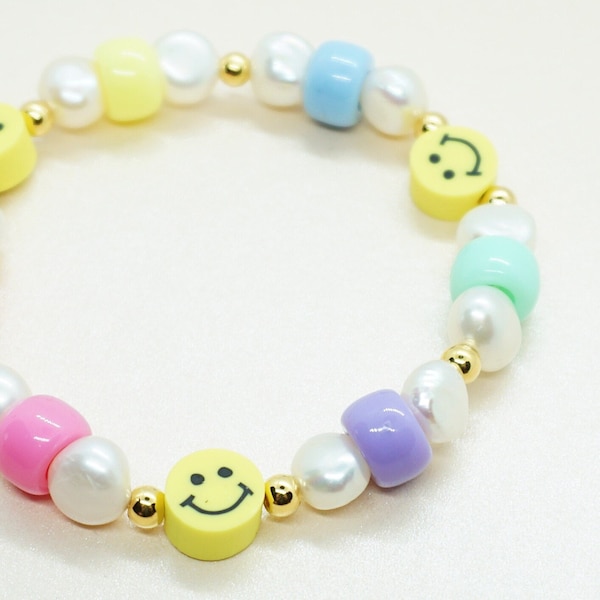 Perlenarmband mit Süßwasserperlen und Smileys bunt