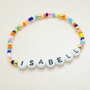 Perlenarmband mit Namen bunt