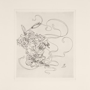 以下が含まれることがあります： リボンが付いた花束の白黒線画。アールヌーボー様式で描かれている。左下に「676-720 32-43 Chevre. Famille」というテキストが書かれている。