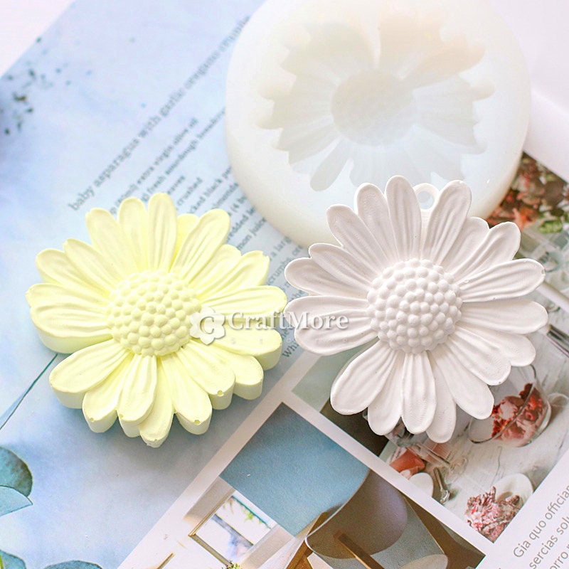  HADDIY Resin Daisy Flowers for Craft,50 Pcs Small