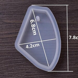 May include: Clear silicone mold shaped like a leaf with a hole for a pendant. The mold measures 7.8 inches by 6.8 inches by 4.2 inches.