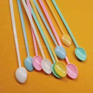 Mango largo colorido cuchara-stirring cuchara para la producción artesanal de resina-Plástico cuchara pequeña-5 piezas / conjunto (cada color 1 ud)