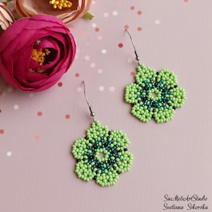 Huichol beaded earrings Mexican seed bead earrings Gift for her Green beaded earrings Flowers Beadwork earrings