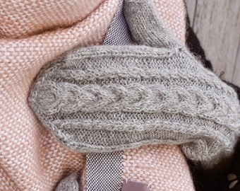 Alpaca mittens, Gray hand knit chunky wool gloves, Warm grey women mohair mittens, Soft white men winter gloves, Cable knitted fall mittens