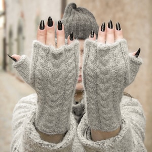 Alpaca fingerless gloves, Women's gray wool gloves, Chunky hand knitted gloves, Soft grey cable knit hand warmers, Warm woolen winter gloves Light gray