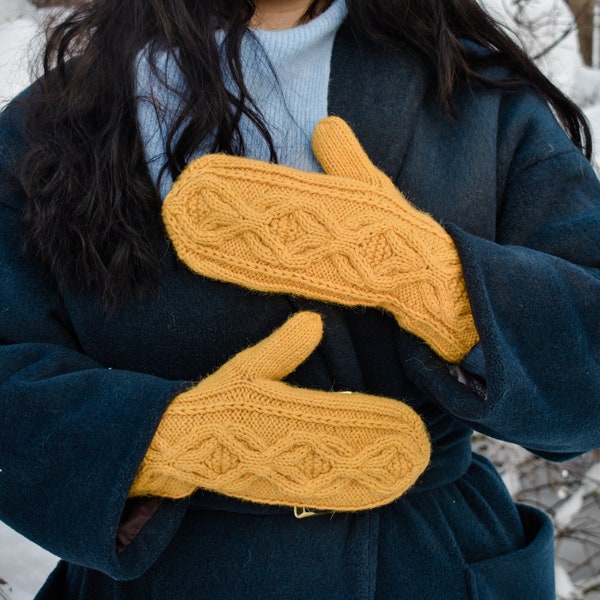 Alpaca mittens, Yellow cable knit women wool mittens, Soft woolen men gloves, Warm hand knitted chunky winter gloves, Thick braided mittens