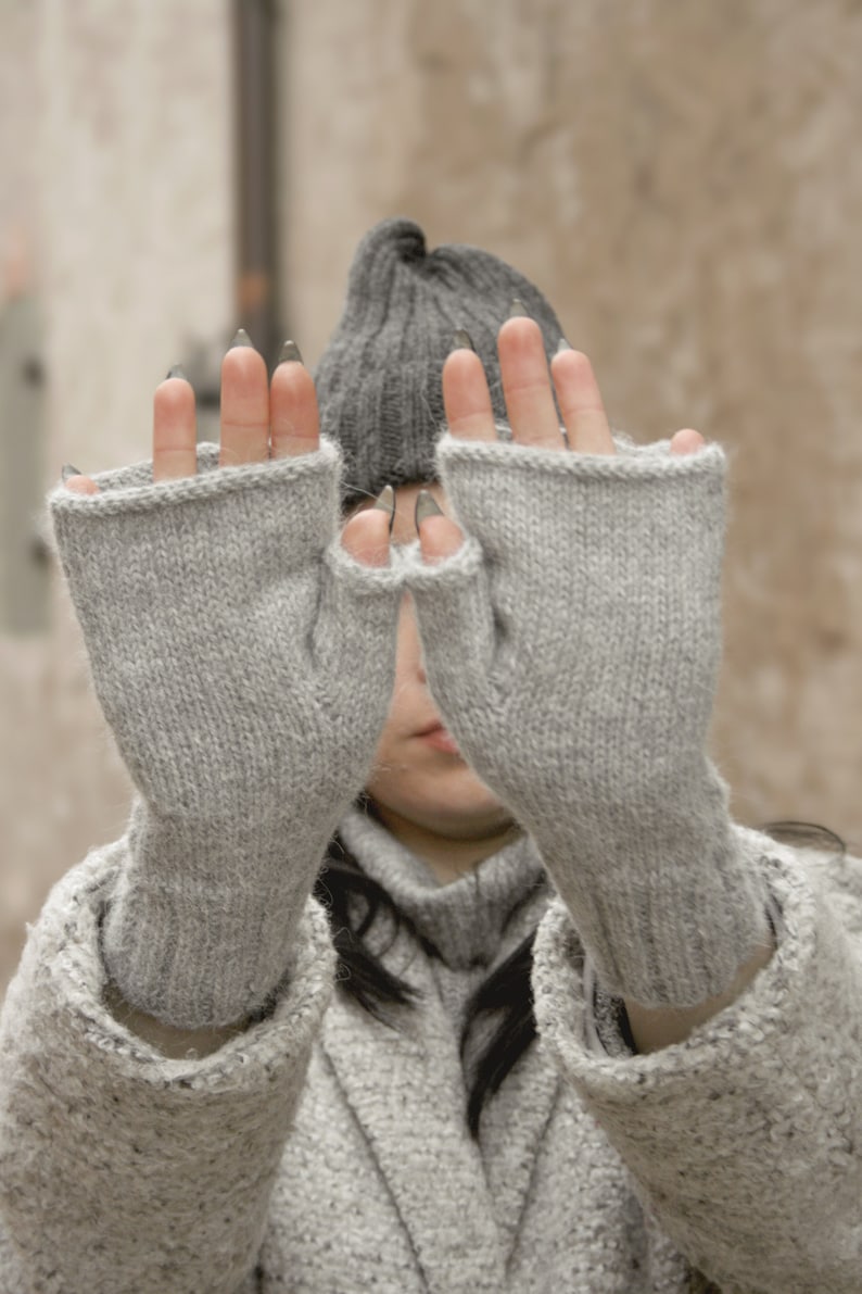 Alpaca fingerless gloves, Women's gray wool gloves, Chunky hand knitted gloves, Soft grey cable knit hand warmers, Warm woolen winter gloves image 2