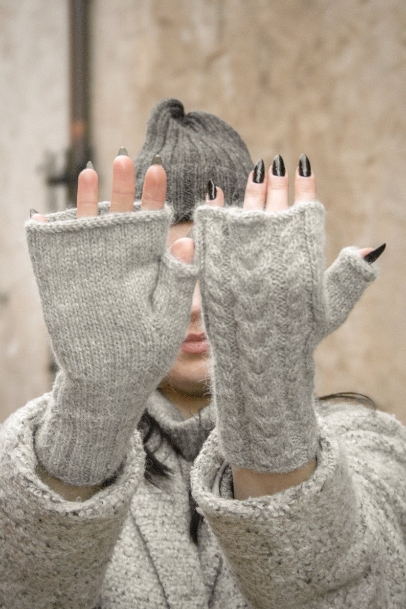 Alpaca fingerless gloves, Women's gray wool gloves, Chunky hand knitted gloves, Soft grey cable knit hand warmers, Warm woolen winter gloves image 3