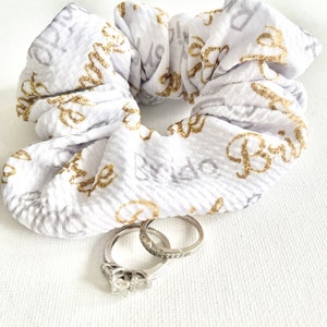 Braut & Brautjungfer Scrunchie | Hochzeitstag | Haargummi elastisch | Flitterwochen | Braut | Brautjungfern