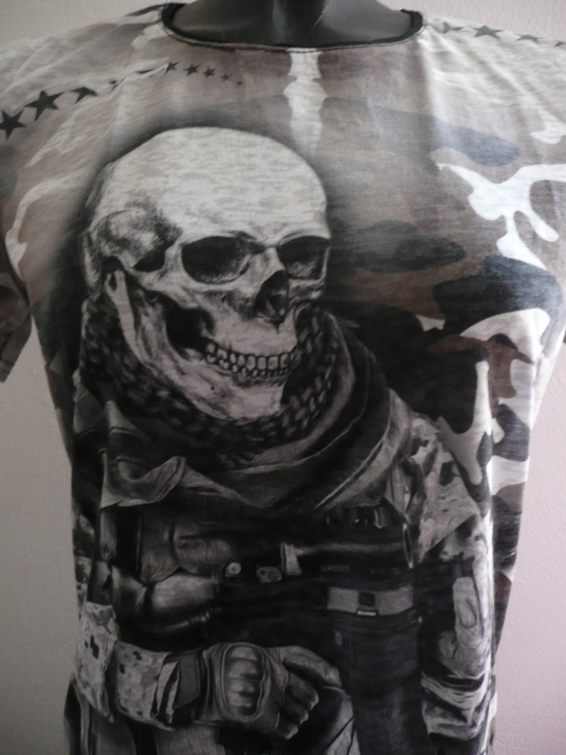 Vintage mens t-shirt/skull with Kalashnikov print tee/fashion summer t-shirt/casual gray tee/ SKULL print t-shirt/Camouflage t-shirt image 2