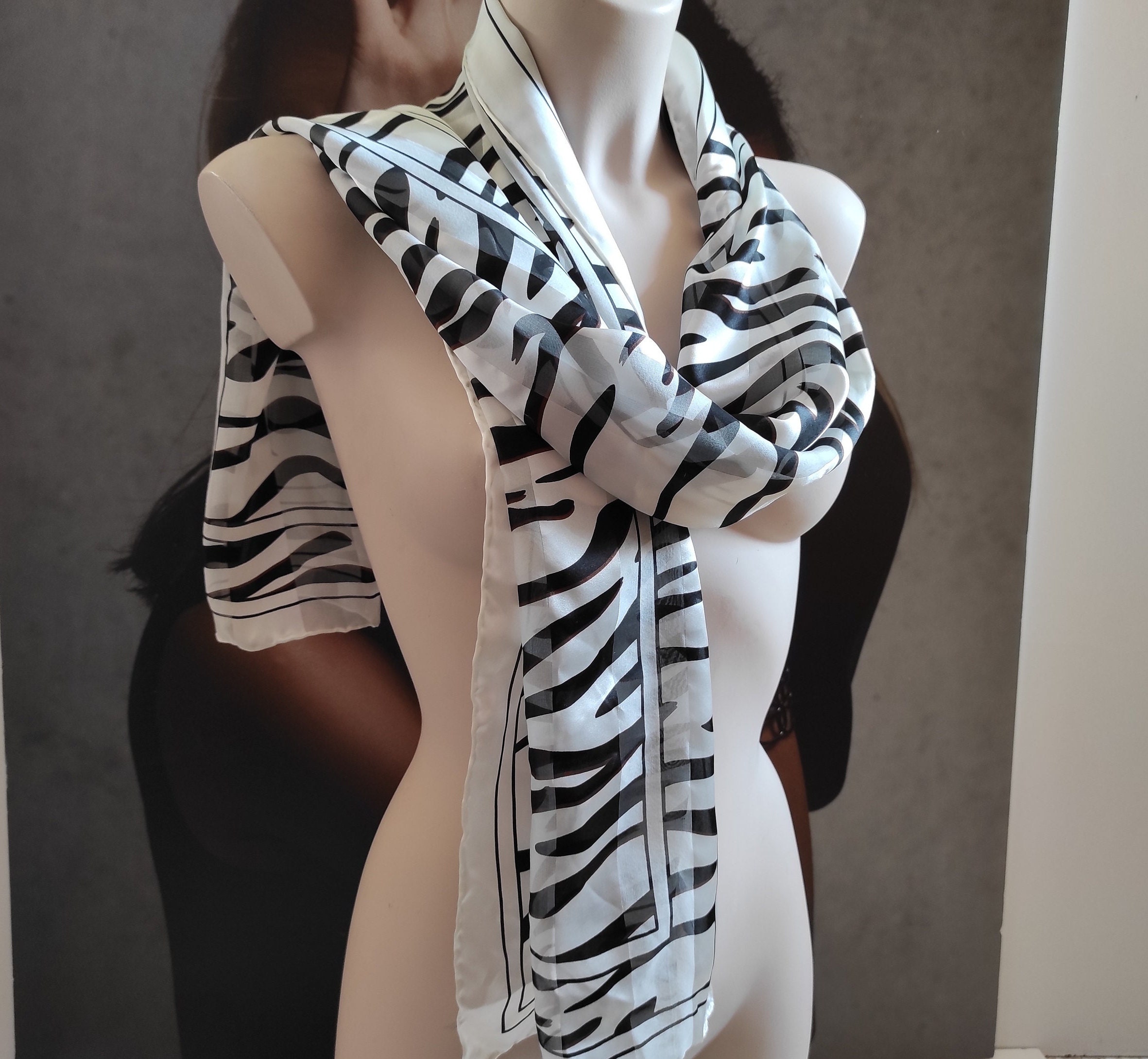 Black & White Animal Print Scarf  Reversible Scarves – Pia Rossini Retail