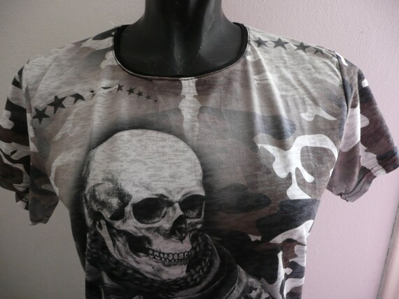 Vintage mens t-shirt/skull with Kalashnikov print… - image 6