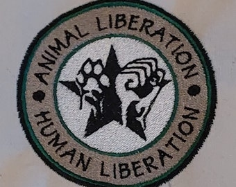 Embroidered patch: motif and writing "animal liberation - human liberation" (full embroidery)