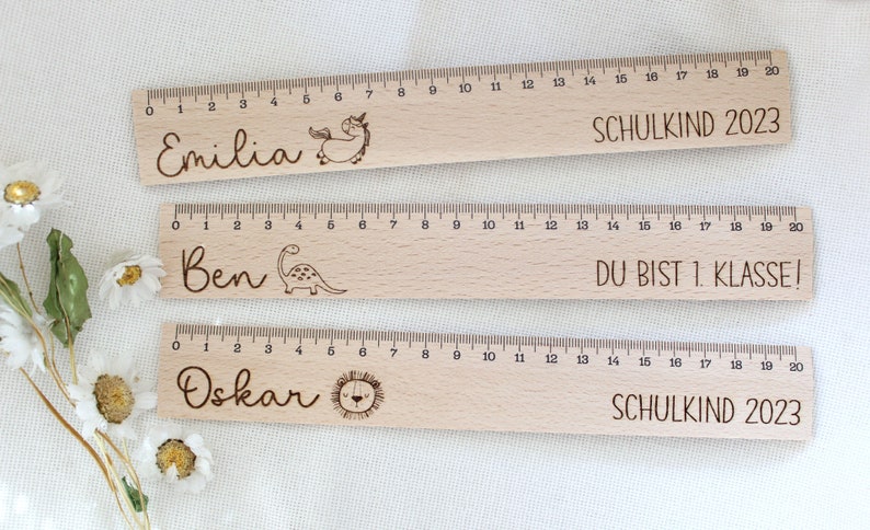 Holzlineal 20cm personalisiert mit Wunschname, Schulkind 2024, Geschenk Schulanfang, Schultüte Bild 2