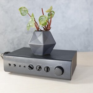 Vintage Optimus Integrated amplifier Perfect for SMALL spaces Turntable input and auxiliary input Small and powerful amplifier