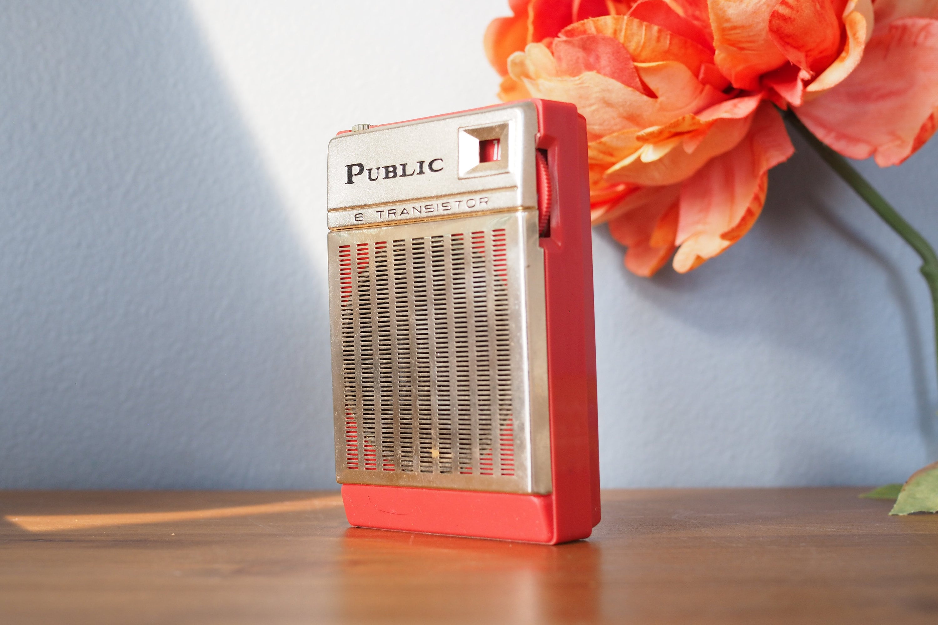 Vintage 6 Transistor Radio With Original Box and Headphones Vintage 6 Transistor Radio With Original Box and Headphones