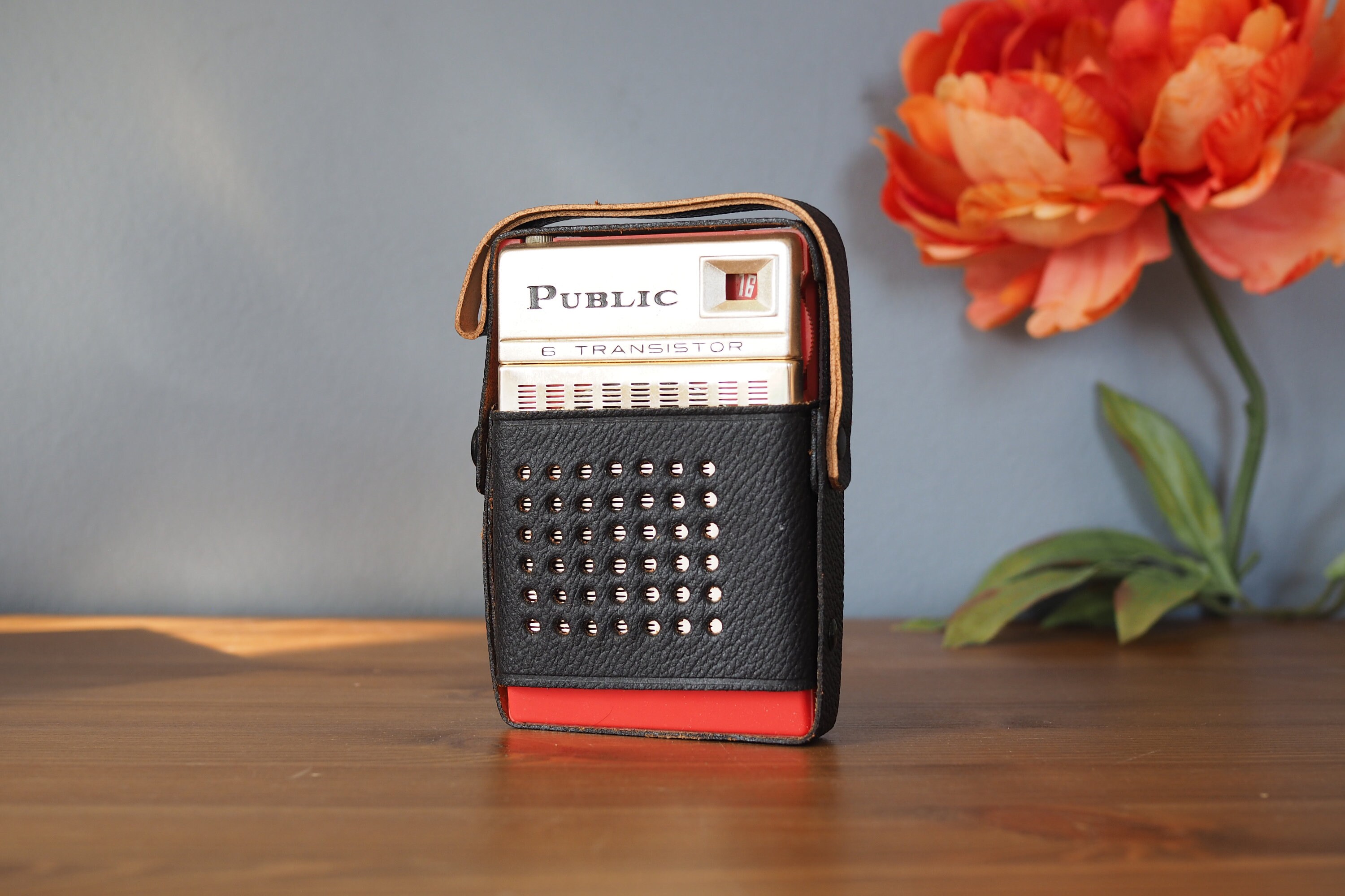 Vintage 6 Transistor Radio With Original Box and Headphones Vintage 6 Transistor Radio With Original Box and Headphones