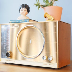 Vintage Zenith Tube radio for Decoration Non Working beautiful Perfect for zoom calls