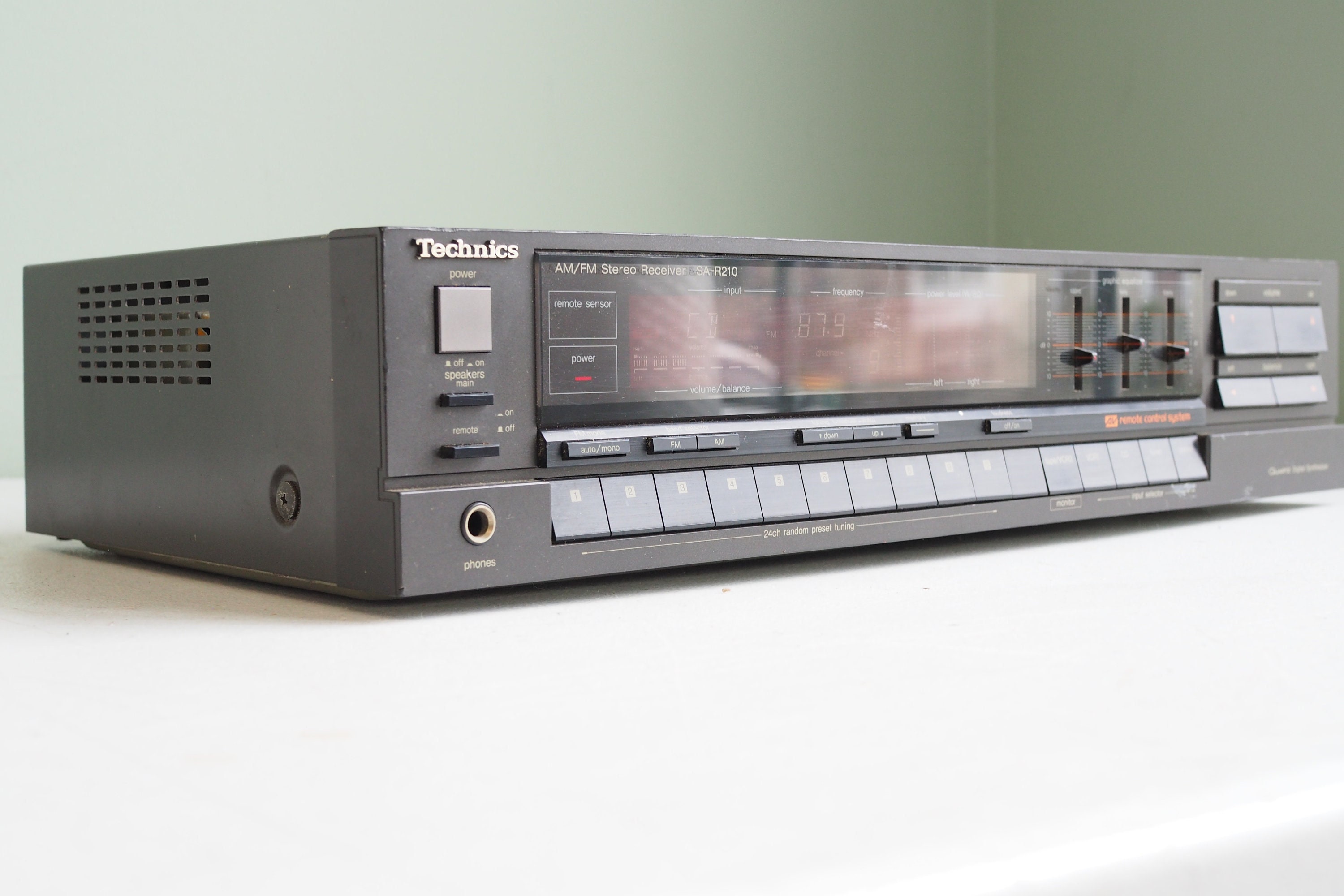 Vintage Technics SA-R210 Receiver Powerful Little Amplifier