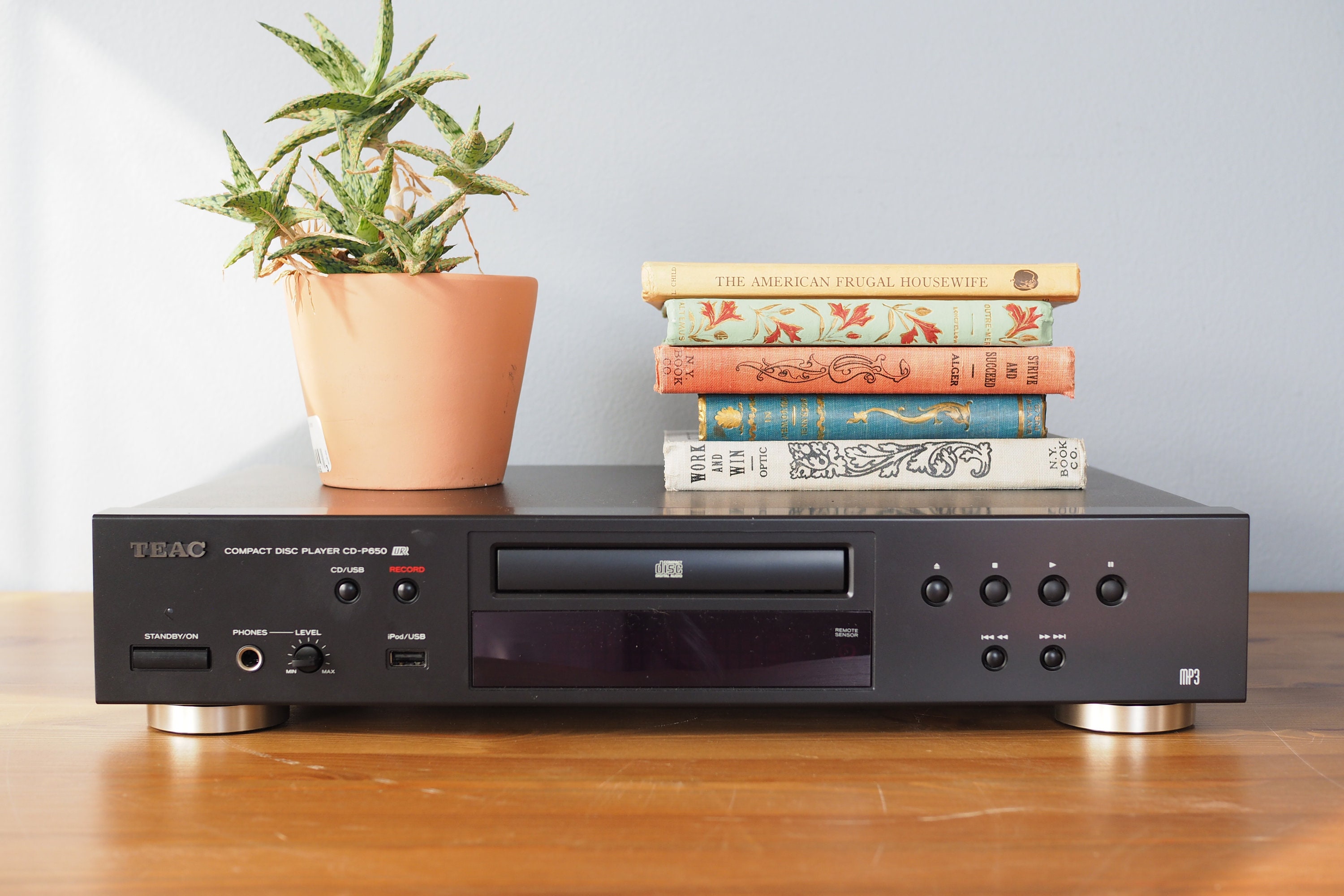Teac Cd-p650 Single Disc Cd Player High End Player. USB iPhone 