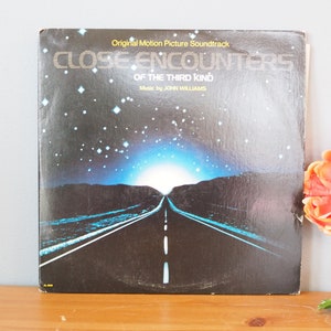 Close encounters of the third Kind original Motion picture soundtrack with promo 45 lp Vinyl Record 33RPM arista al 9500