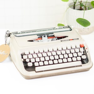 Máquina de escribir Vendex 500t con cinta de tinta nueva, envío rápido a todo el mundo, con mantenimiento profesional y en funcionamiento. Máquina de escribir qwerty.