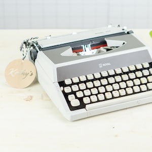 Máquina de escribir portátil Royal 200 qwerty, de los años 70, con mantenimiento profesional y envío rápido a todo el mundo, cinta de tinta nueva