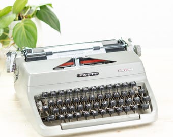 Olympia SF de Luxe - フランス語キーボード - 新しいリボン付き