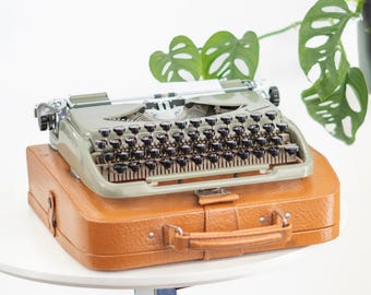 1950's Groma Kolibri Typewriter - Working and Good Looking - With