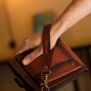 Leather wristlet wallet bag for men, Engraved wristlet phone case wallet, Father's day dad gift, Custom travel purse Personalized clutch men zdjęcie 4