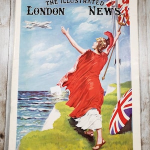 Op de afbeelding: Een vintage omslag van het tijdschrift The Illustrated London News van 18 maart 1961. De omslag toont een vrouw in een rode en witte jurk die een drietand en een Union Jack-vlag vasthoudt. De vrouw staat op een klif met uitzicht op de zee. Een vliegtuig vliegt over. De tekst "Royal Home-Coming Number" staat onderaan de omslag.